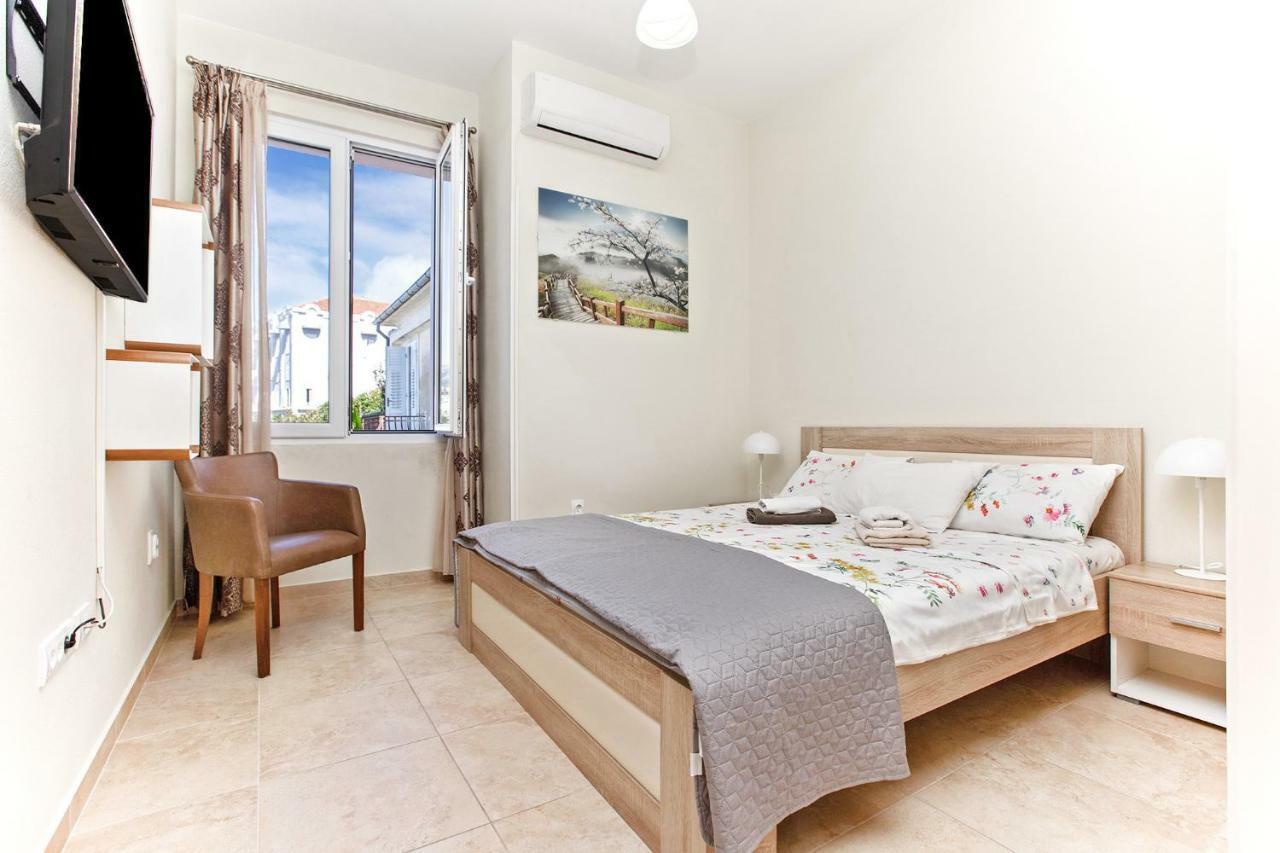 Apartments Isja Tivat Bagian luar foto